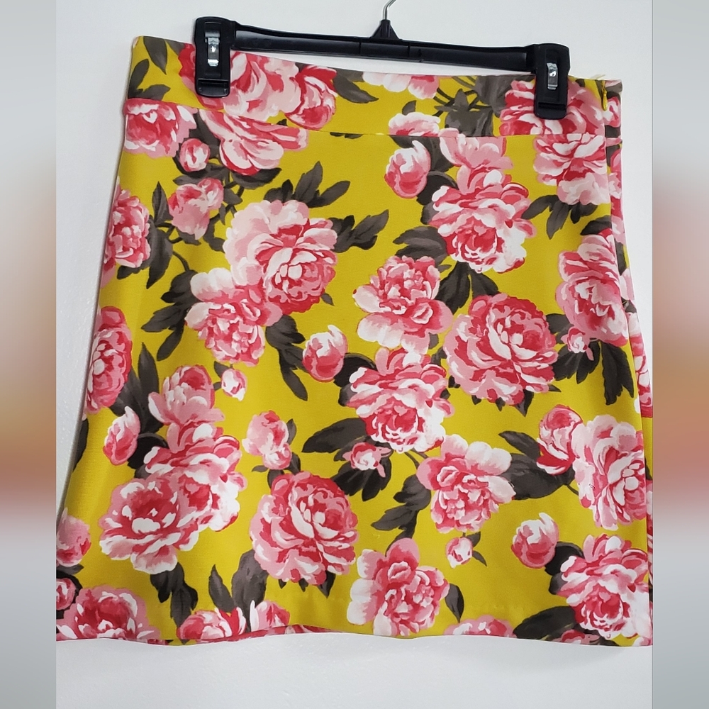 INC International Concepts-size 8- floral mini skirt